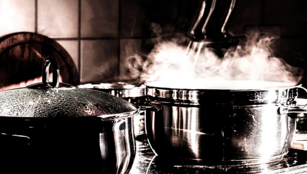 advantages and disadvantages of cooking in pressure cooker