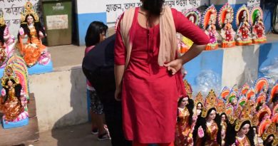 pocket of bengali middle class family empties to worship maa lakshmi