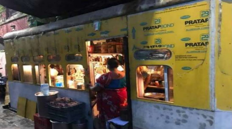 tram shaped tea stall in khas kumartuli