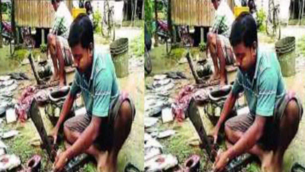 A meritorious boy Tapas from Jadavpur earns his jibika by selling fish