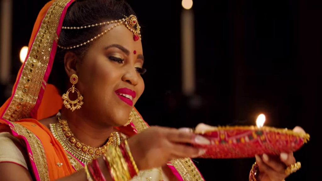 Markin singer Mary Millben sings Om Jai Jagdish Hare in Diwali