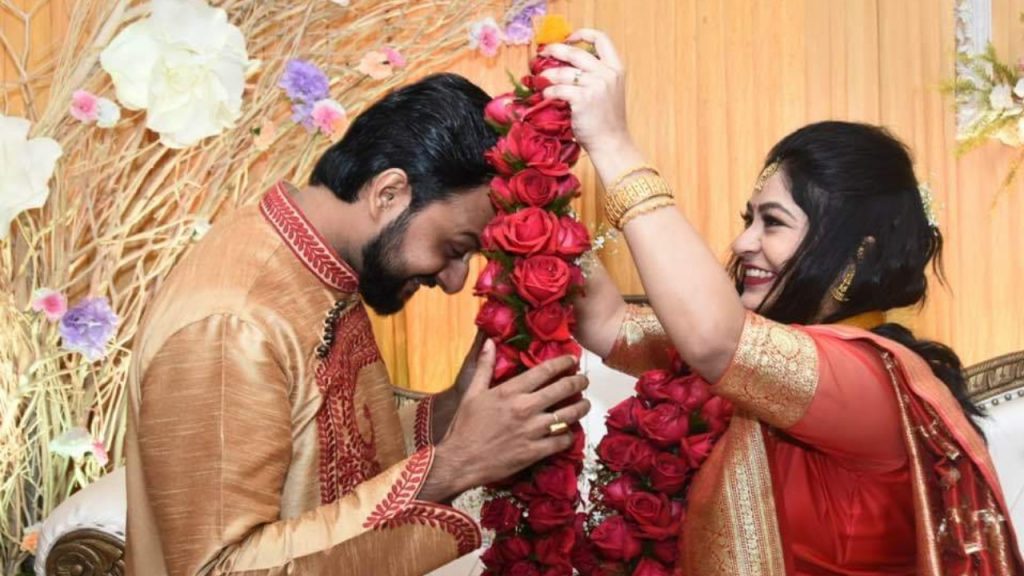 Indrasish Roy Souravi Tarafdar marriage photo girlfriend boyfriend turns into husband wife